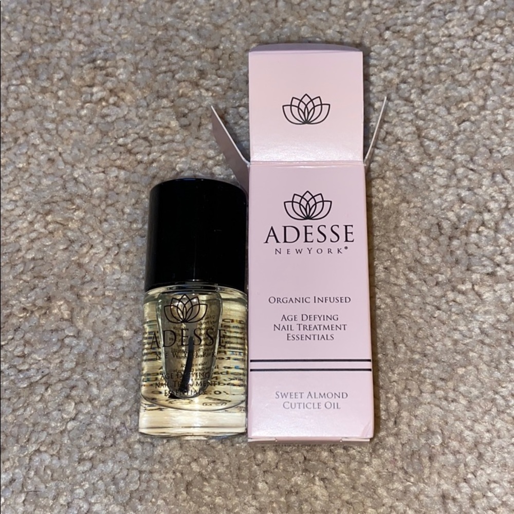 ADESSE nail treatment